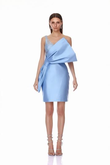 فستان سهرة قصير أزرق بكتف واحد مزين بفيونكة